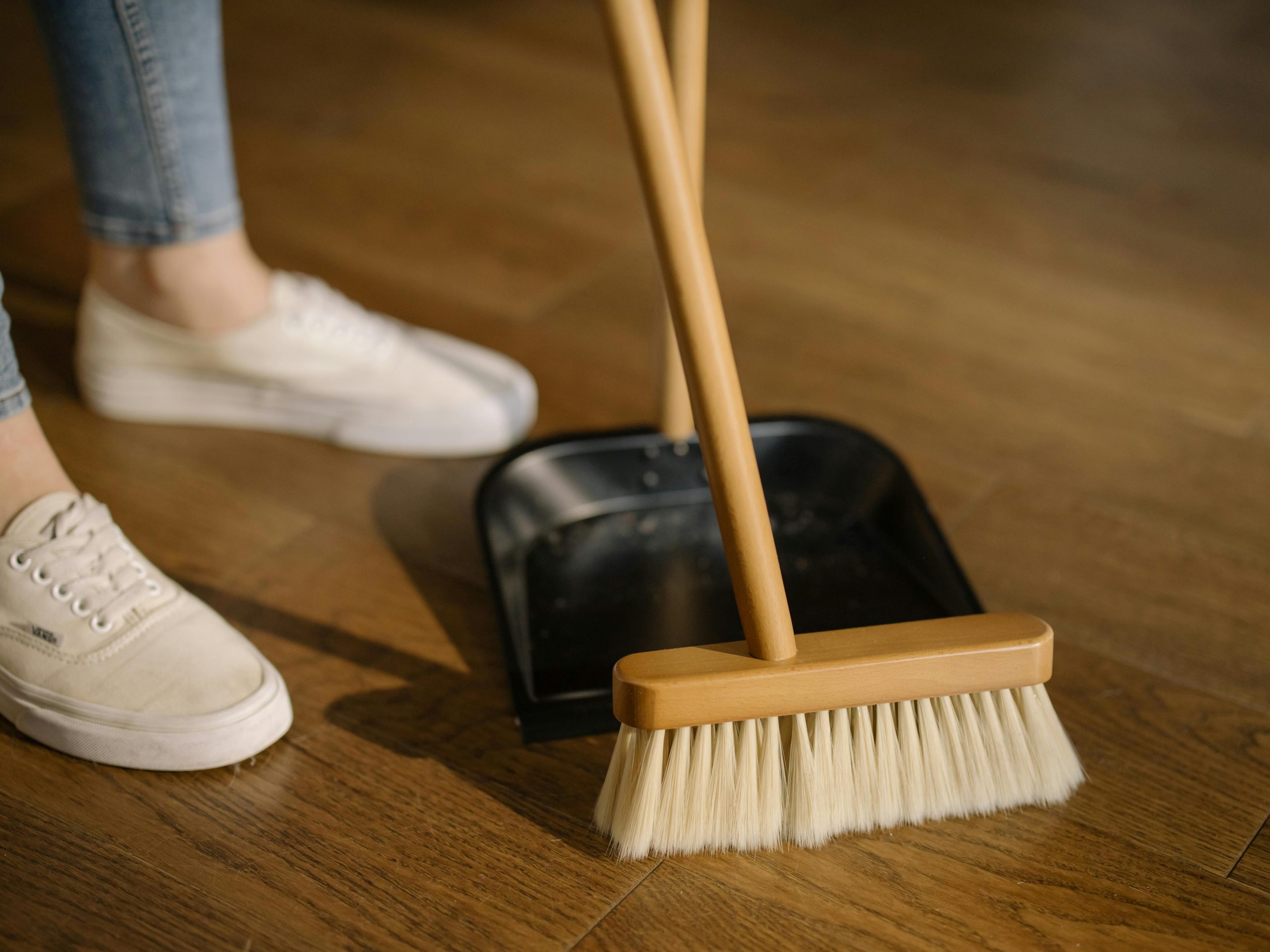 house cleaning and decluttering 
